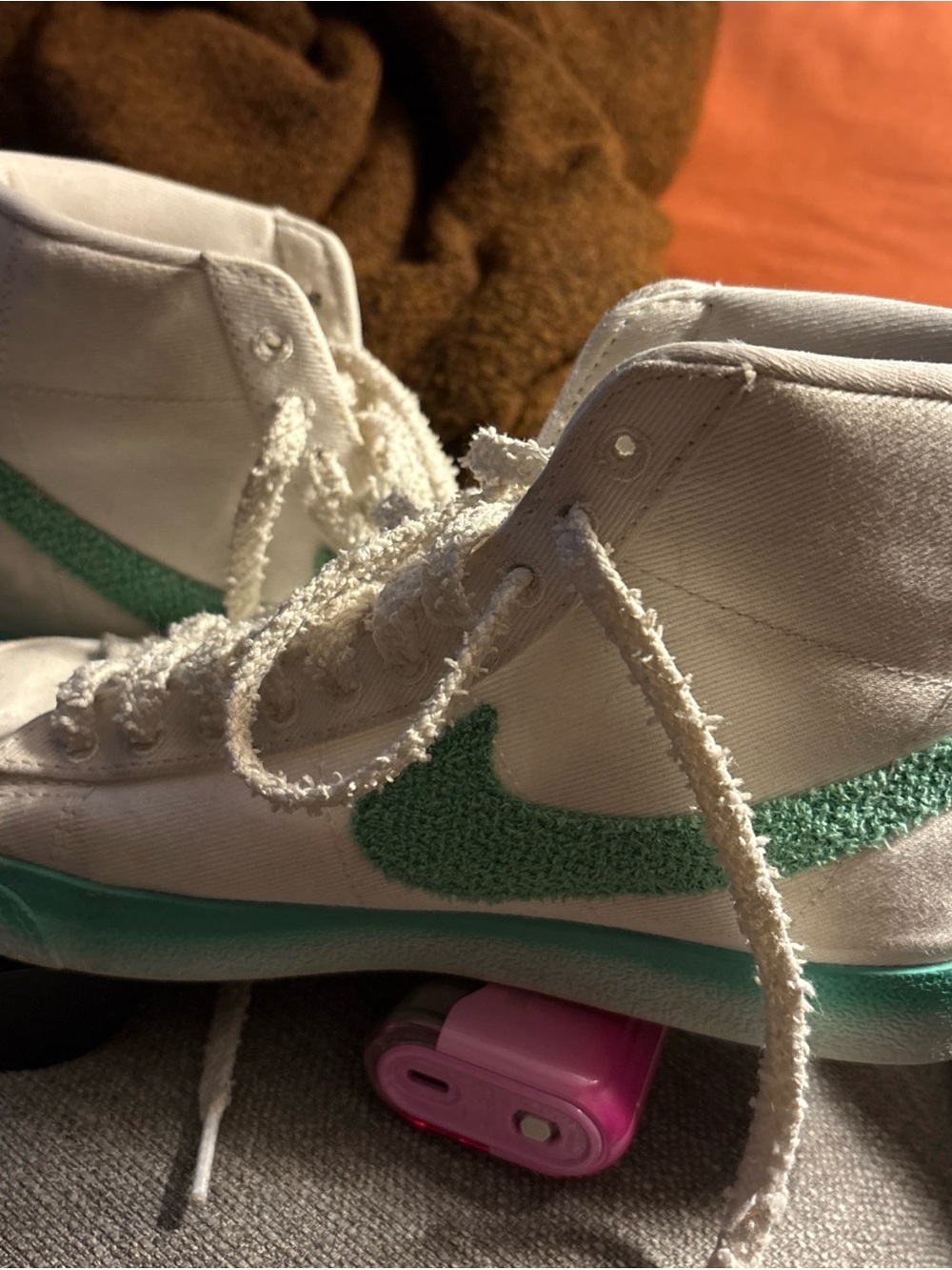 Nike Blazers size 8 White High-Top Sneakers with Mint Green Accent - Picture 2 of 7